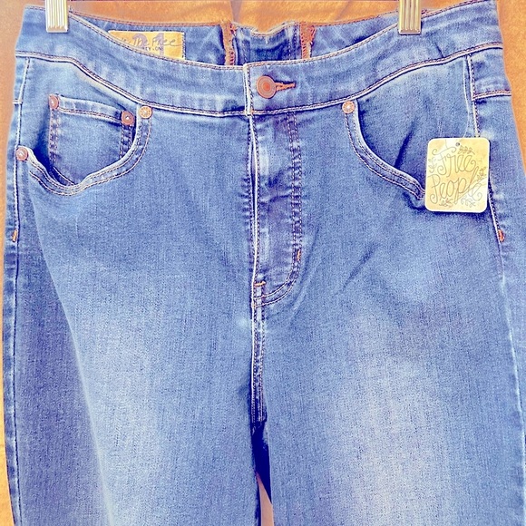 Free People, Curvy, Sailor tie cinch back, ultra hip loving, bell bottoms - Picture 4 of 9